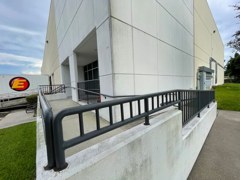 More Photos Of 1700 35th St, Orlando Warehouse For Lease