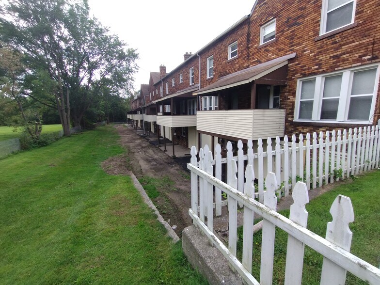 More Photos Of 25 Maynard Ct, Pontiac Apartments For Sale