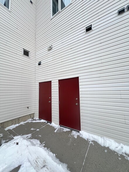 More Photos Of 1010 Railway St, Crossfield Apartments For Sale