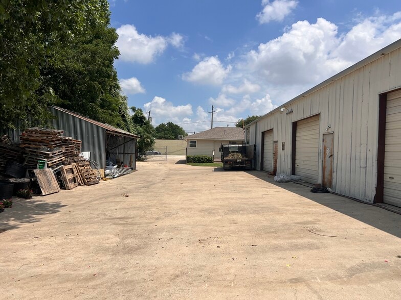 More Photos Of 1608 Tantor Rd, Dallas Distribution For Sale