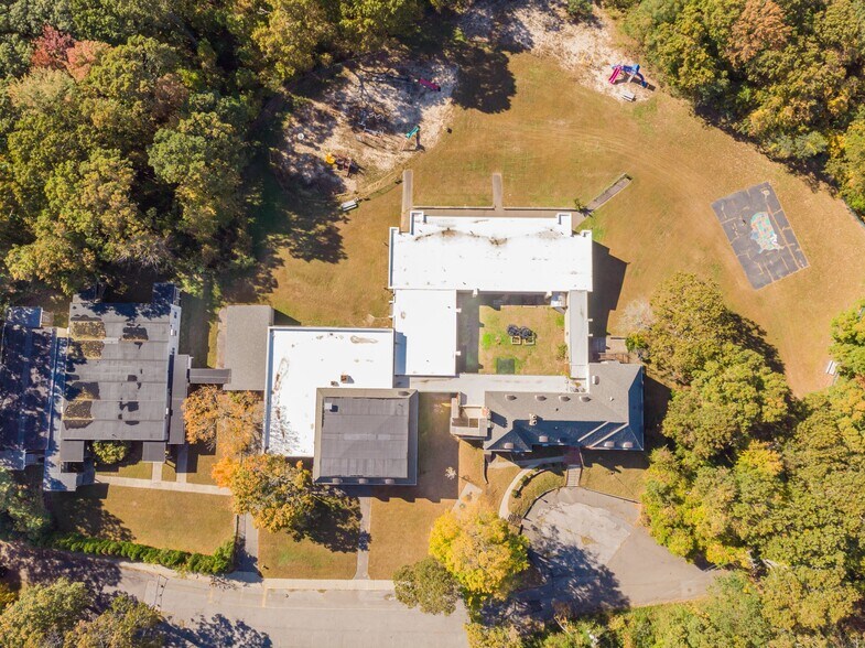 More Photos Of 18 Tower Hill Rd, Shoreham Schools For Sale