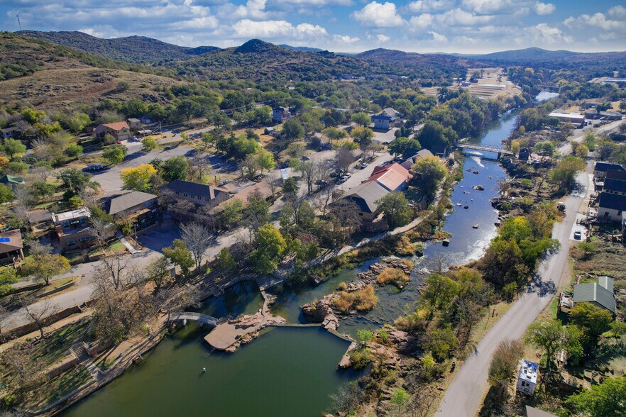 More Photos Of 140 E Lake Dr, Medicine Park Restaurant For Sale