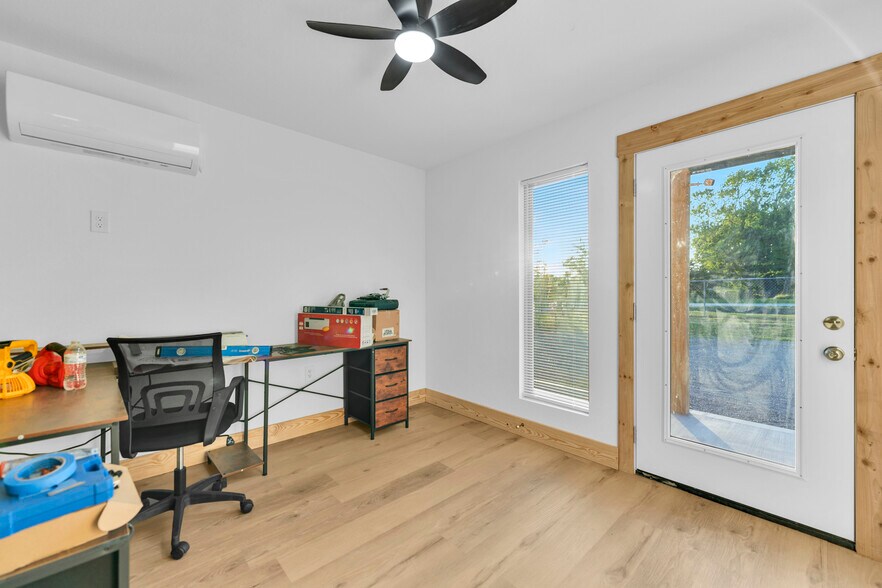 More Photos Of 15427 W Highway 12, Gentry Flex For Sale