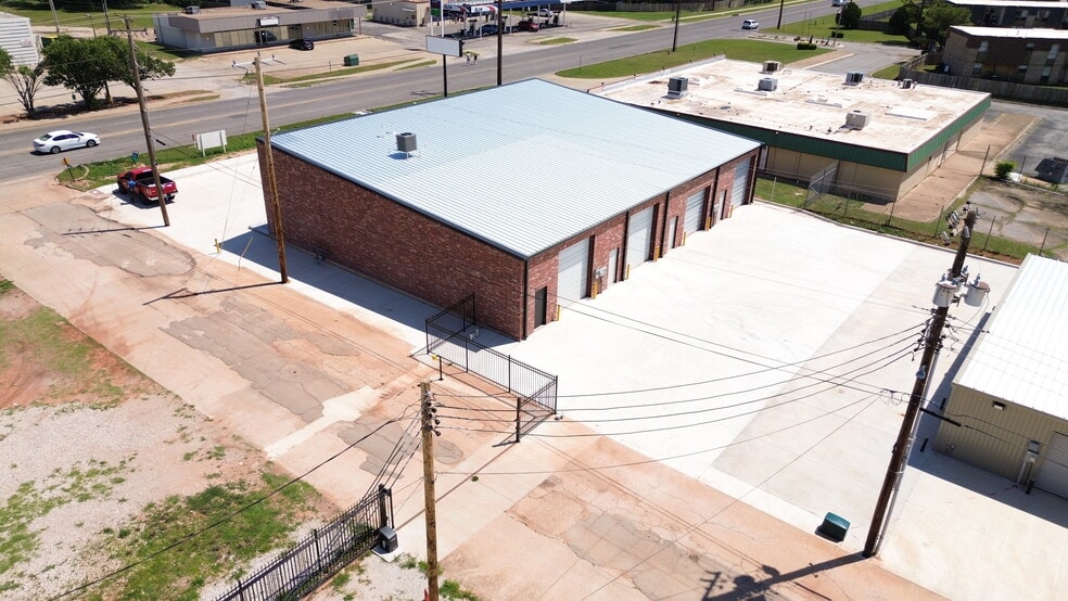 More Photos Of 3108 SE 44th St, Oklahoma City Flex For Lease