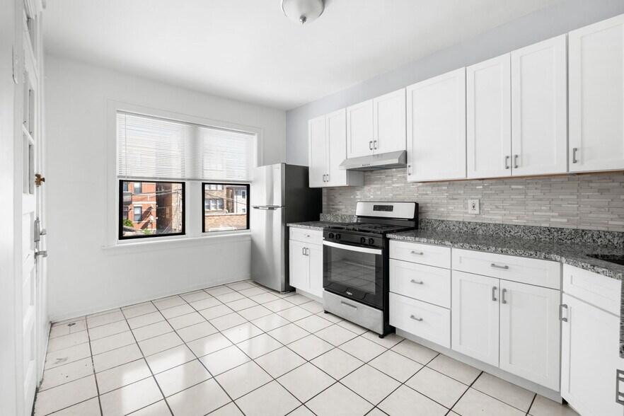 More Photos Of 6431-6433 N California Ave, Chicago Apartments For Sale