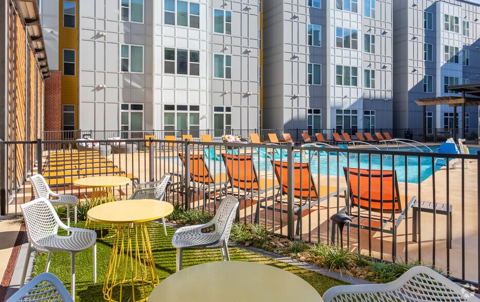 More Photos Of 306 E 10TH St, Greenville Apartments For Lease