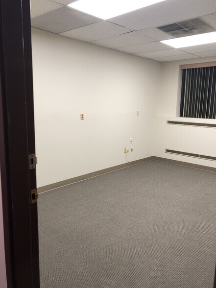 More Photos Of 860 Broad St, Emmaus Light Manufacturing For Lease
