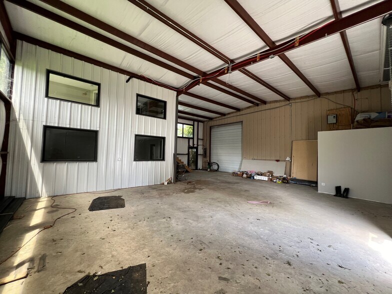 More Photos Of 2007 Us-90-alt, Missouri City Light Manufacturing For Sale