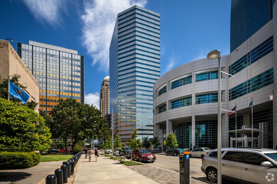 More Photos Of 210 Park Ave, Oklahoma City Office For Lease