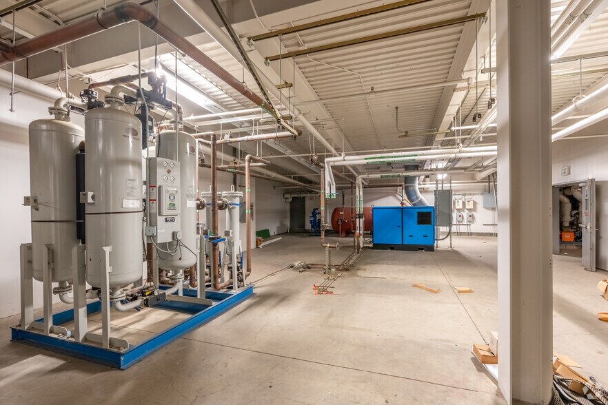 More Photos Of 3590 W 3rd Ave, Eugene Manufacturing For Lease