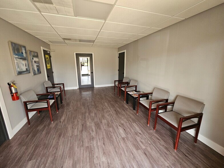 More Photos Of 1314 Barnhart Rd, Troy Office For Lease