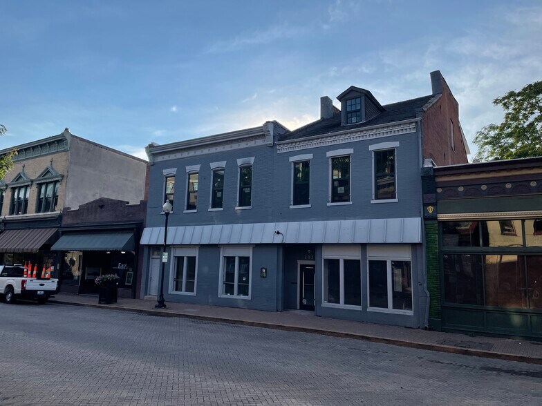 More Photos Of 212 N Main St, Saint Charles Restaurant For Lease