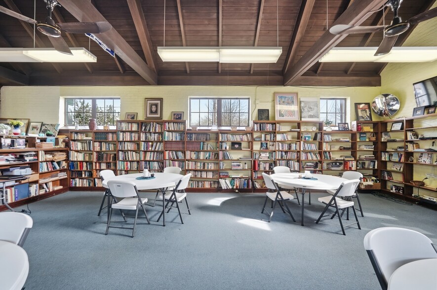 More Photos Of 1703 Dale Rd, Cincinnati Public Library For Sale