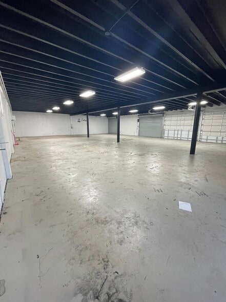 More Photos Of 5731 SW 23rd St, West Park Auto Repair For Lease