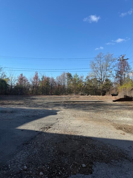 More Photos Of 7112 Commercial Ave, Baltimore Warehouse For Lease