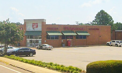 More Photos Of 106 Memorial Dr, Paris Drugstore For Sale