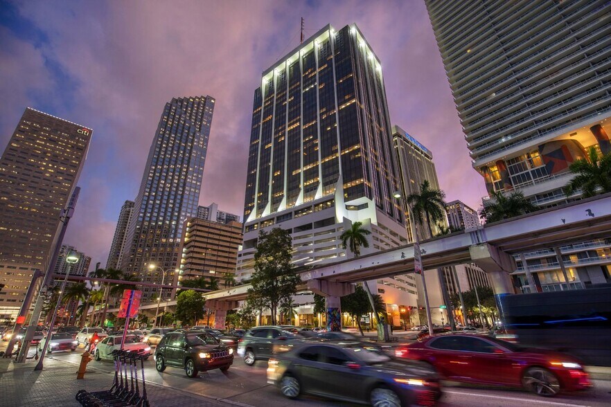 More Photos Of 2 S Biscayne Blvd, Miami Office Residential For Lease