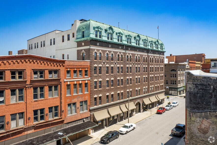 More Photos Of 207 W Jefferson St, Bloomington Office For Lease