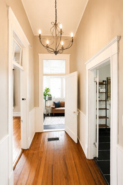 More Photos Of 700 W Garden St, Pensacola Freestanding For Lease