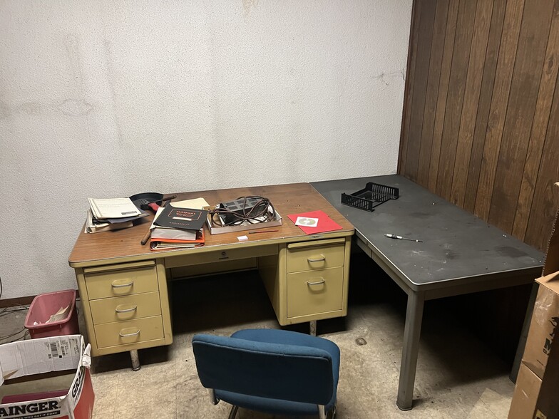 More Photos Of 400 S Gray St, Albany Manufacturing For Sale