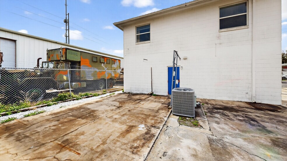 More Photos Of 515-519 18th St, Orlando Warehouse For Lease