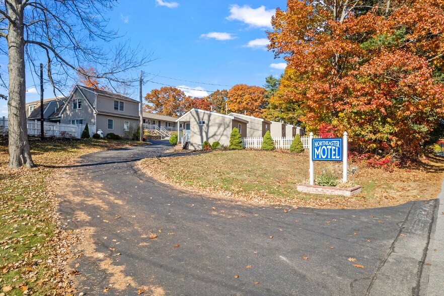 More Photos Of 79 Old Post Rd, Kittery Hotel For Sale