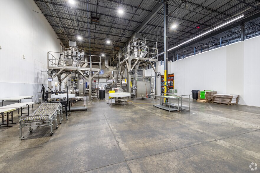 More Photos Of 9900 Boul Louis-H.-La Fontaine, Montréal Industrial For Sale