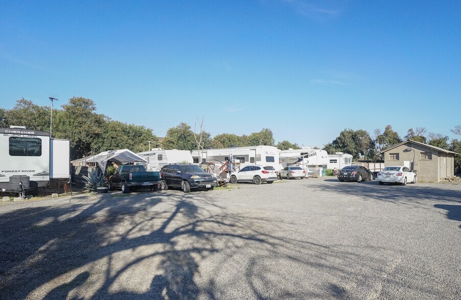 More Photos Of 871 Vermont Ave, Turlock Apartments For Sale