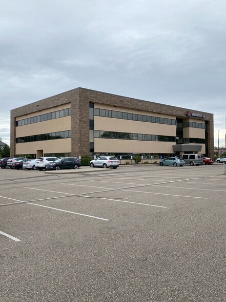 More Photos Of 2780 Snelling Ave N, Roseville Medical For Lease