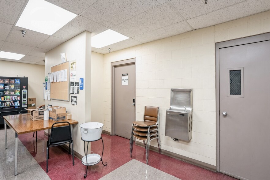 More Photos Of 2301 Fleur Dr, Des Moines Warehouse For Sale