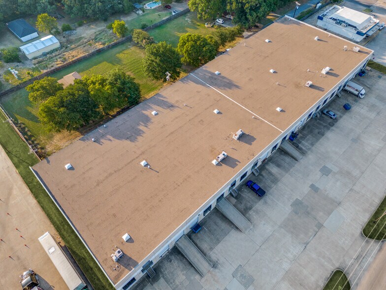 More Photos Of 1922-1938 N Great Southwest Pky, Grand Prairie Distribution For Lease