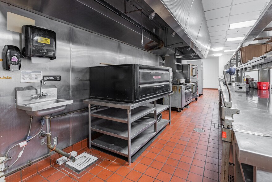 More Photos Of 125 E Main St, Rochester Hotel For Lease