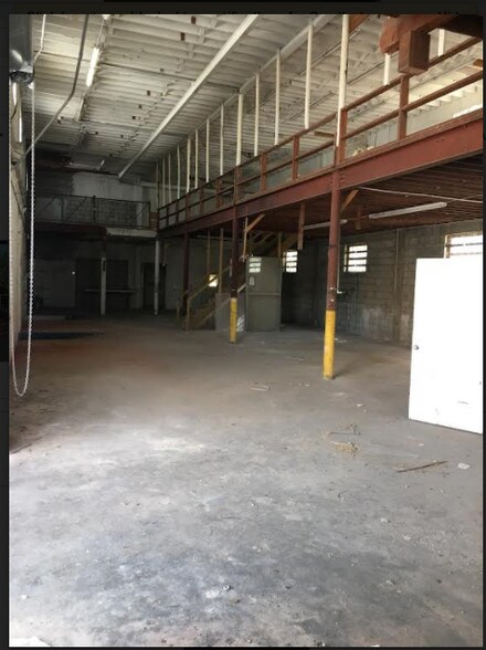 More Photos Of 442-490 NW South River Dr, Miami Warehouse For Lease