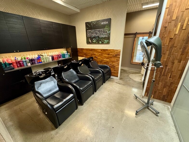 More Photos Of 205 W 6th St, Vancouver Convenience Store For Lease