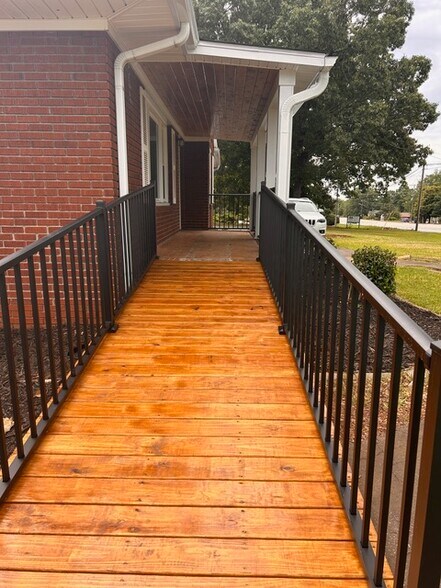 More Photos Of 1934 N Pleasantburg Dr, Greenville Medical For Lease