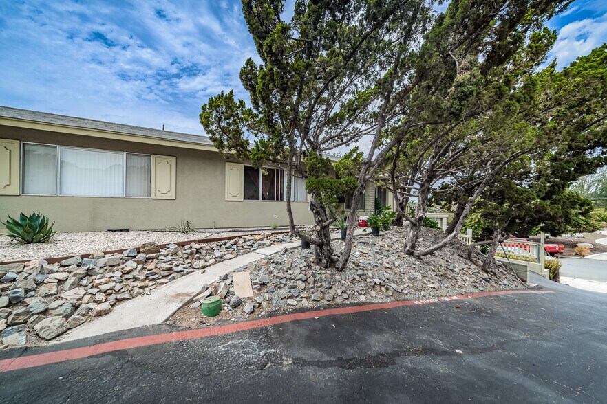 More Photos Of 1051 Meadow Lake Dr, Vista Apartments For Sale