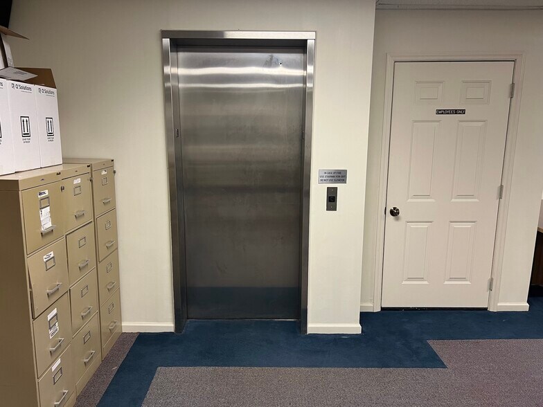 More Photos Of 125 Watson St, Danville Office For Sale