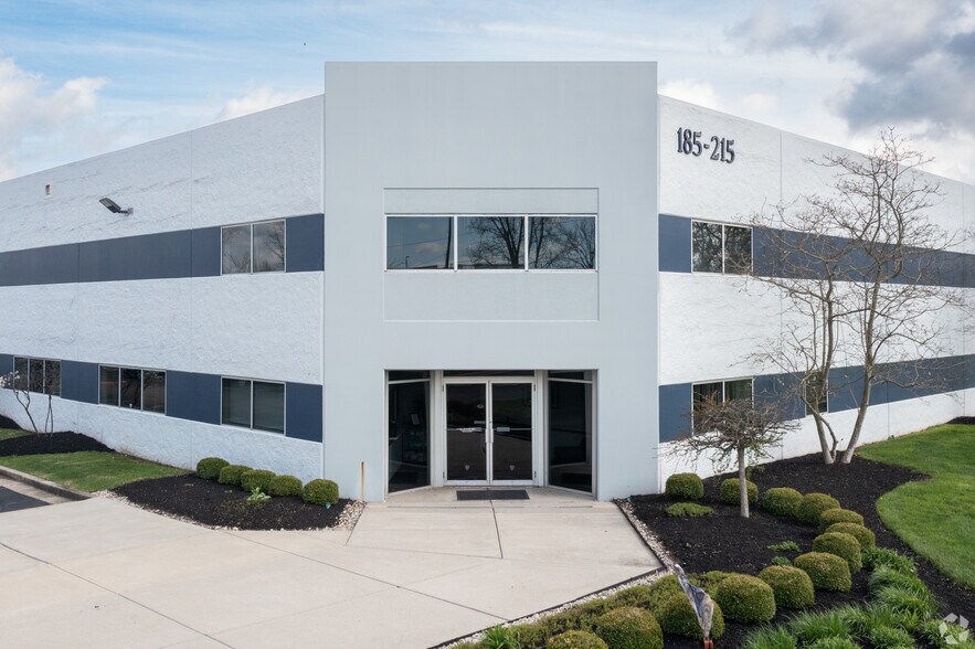 Primary Photo Of 185-215 S Pioneer Blvd, Springboro Warehouse For Lease
