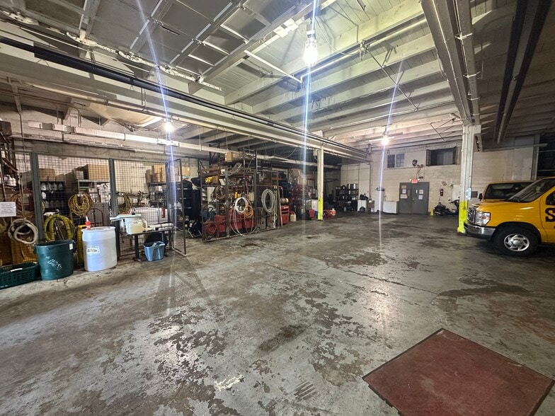 More Photos Of 30030-30040 Lakeland Blvd, Wickliffe Showroom For Lease