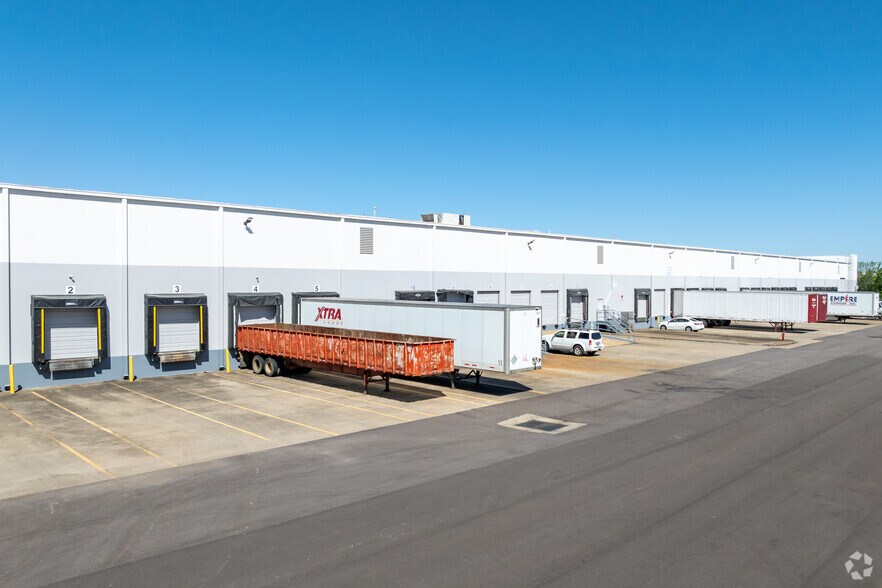 More Photos Of 5950 Freeport Ave, Memphis Distribution For Lease