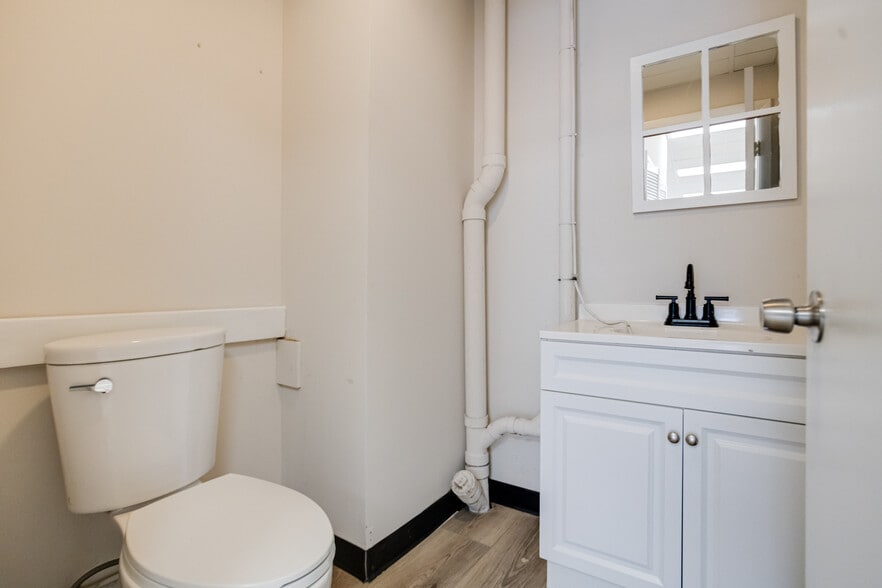 More Photos Of 6419 Harford Rd, Baltimore Office For Sale