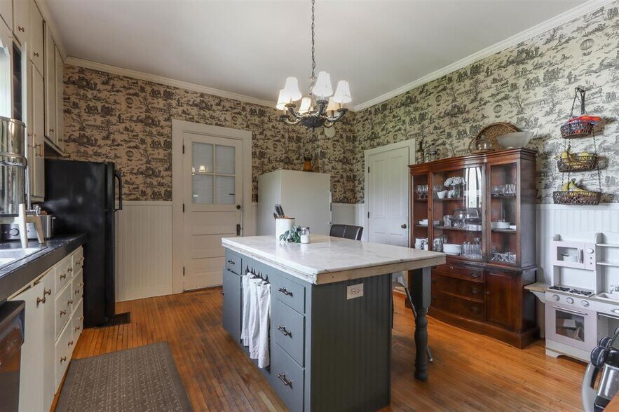 More Photos Of E3192 Apple Tree Ln, Waupaca Hospitality For Sale