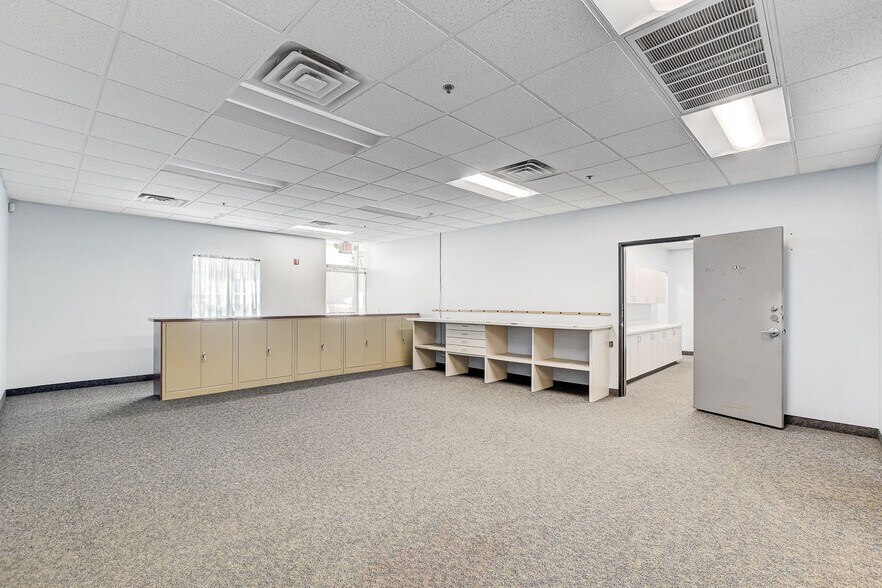 More Photos Of 200 Sunpac Ave, Henderson Warehouse For Sale