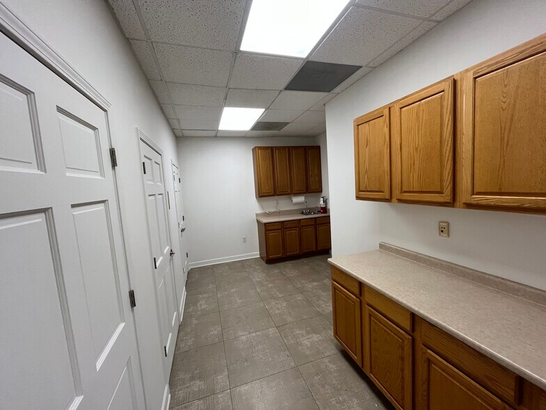 More Photos Of 2526 Plantation Center Dr, Matthews Medical For Lease