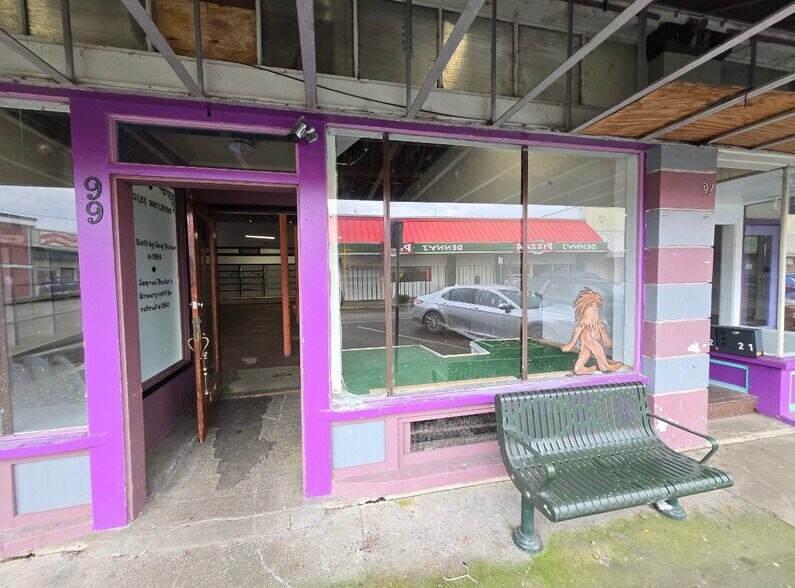 More Photos Of 95 E 1st St, Coquille Storefront For Lease