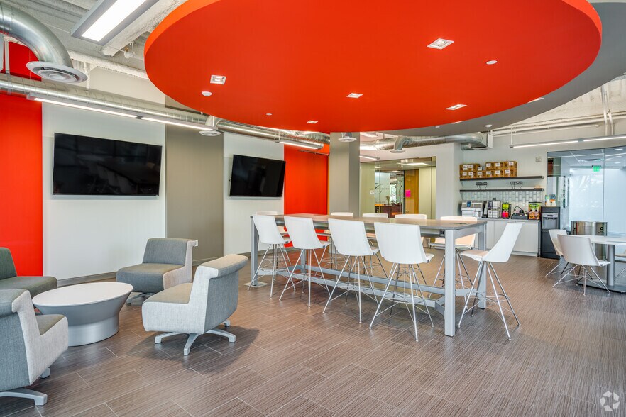 More Photos Of 2111 E Highland Ave, Phoenix Office For Lease