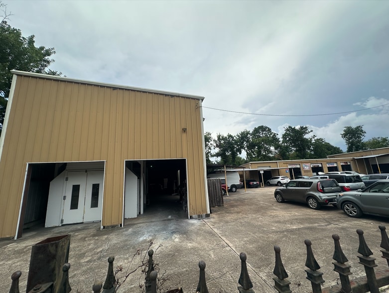 More Photos Of 1428 Blalock Rd, Houston Manufacturing For Sale