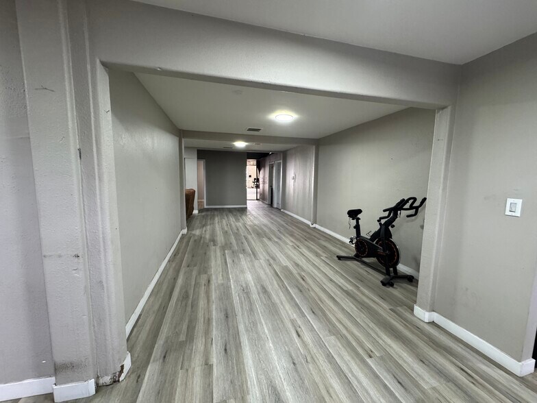 More Photos Of 263 S E St, San Bernardino Showroom For Lease