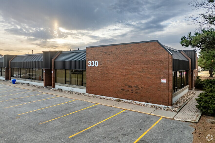 More Photos Of 270 Esna Park Dr, Markham Service For Lease