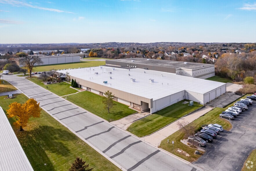 More Photos Of W194N11381 McCormick Dr, Germantown Manufacturing For Sale